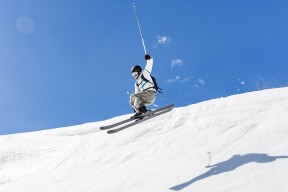 九游APP官网-中国女排组织全员观看奥运经典比赛，看中国女排奥运会