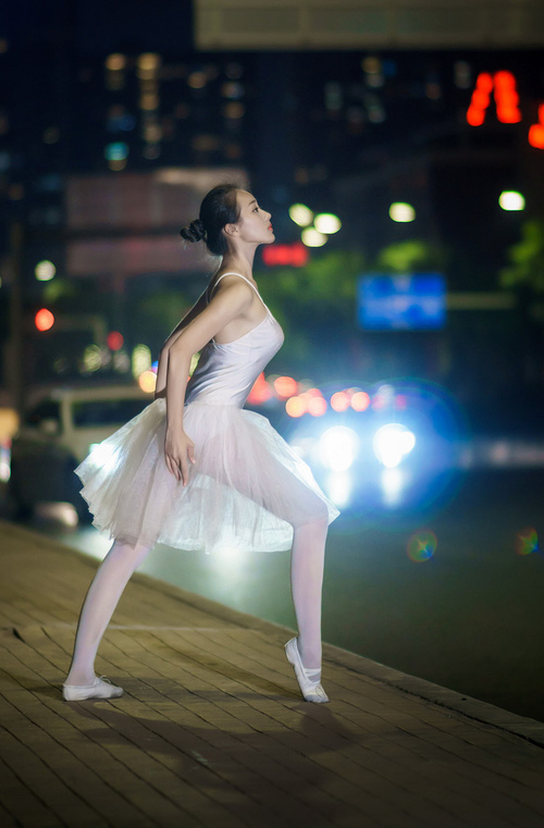 “悬崖边缘：极限赛段的生死攸关”，悬崖边缘效应